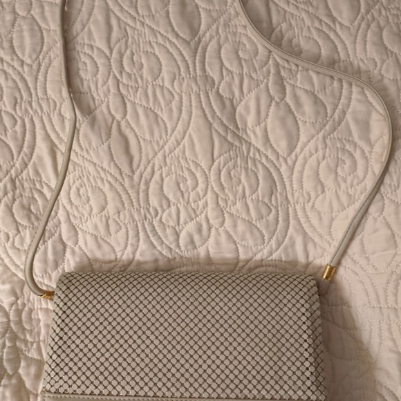 Vintage Whiting and Davis Ivory Mesh Clutch - Picture 4 of 7